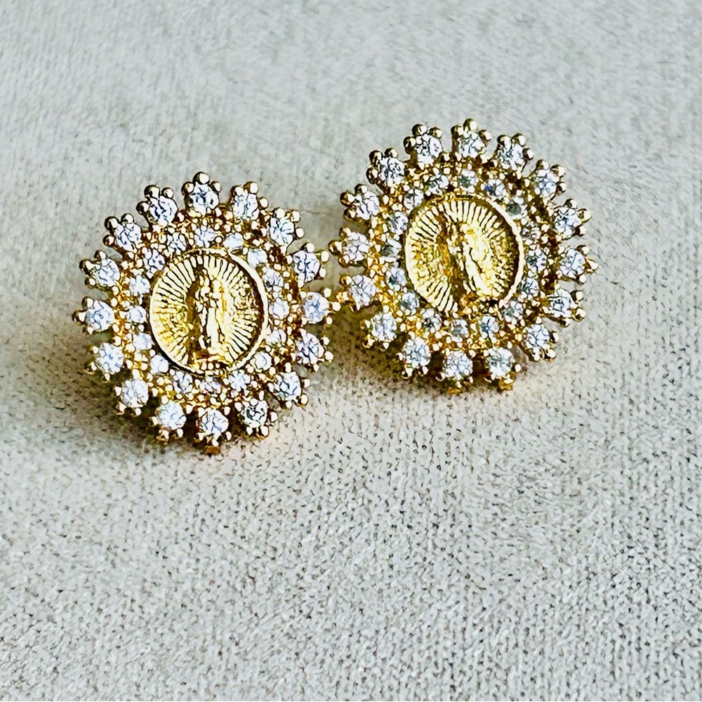 Virgen Mary earrings 18k gold plated